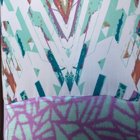 Addison Abstract Tank - Picture 2 of 8